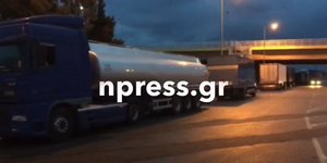 Δεκάδες φορτηγά εγκλωβισμένα στο Αντίρριο