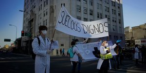 Γιατροί στην Αργεντινή σε πορεία διαμαρτυρίας