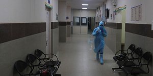 Γιατρός σε νοσοκομείο στην Ινδία