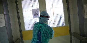 Γιατρός ανοίγει την πόρτα σε ΜΕΘ