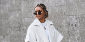 γυναίκα με γυαλιά στην εβδομάδα μόδας