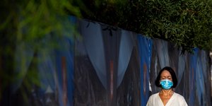 Γυναίκα με μάσκα στο Ισραήλ