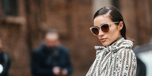 Γυναίκα με foundation