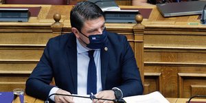 Ο Νίκος Χαρδαλιάς στη Βουλή