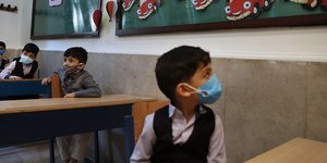 μαθητες με μασκες 