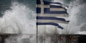 Μεγάλα κύματα φέρνει η κακοκαιρία Ιανός στη δυτική Ελλάδα