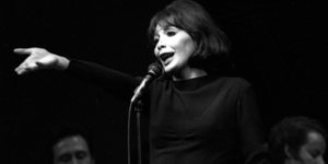 Ζιλιέτ Γκρεκό τραγουδάει 