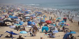 Παραλία Καλιφόρνια λουόμενοι ζέστη