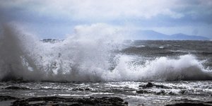 «Θεριεύει» η κακοκαιρία «Ιανός»: Με δομή κυκλώνα θα πλήξει τις ακτές