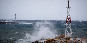 Θυελλώδεις ανέμους προκαλεί η κακοκαιρία «Ιανός»