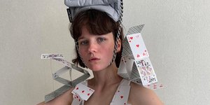 Kαλλιτέχνις από Ρωσία με δημιουργία Marc Jacobs 