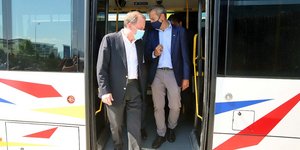 Καραμανλής, Ζερβας σε λεωφορειο