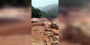 Κεφαλονιά: Αυτοκίνητο παρασέρνεται από χείμαρρο στην Αγία Ιερουσαλήμ στο Φισκάρδο