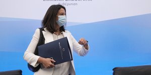 Νίκη Κεραμέως τσαντα ντοσιε