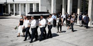 Κηδεία του σκηνοθέτη και ηθοποιού Γιώργου Βούρου στο Α νεκροταφείο