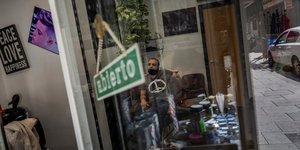 Κλειστά καταστήματα λόγω του lockdown σε περιοχές της Μαδρίτης, στην Ισπανία