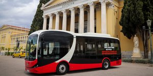 κοκκινο μαυρο λεωφορειο
