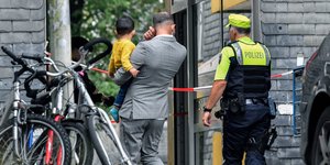 Κορδέλες γύρω από το κτίριο όπου βρέθηκαν νεκρά 5 παιδιά στη Γερμανία