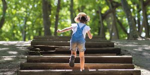 κοριτσακι με σαλοπετα 