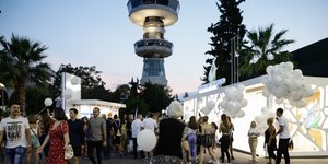 λευκα μπαλονια ΔΕΘ