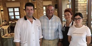 Ο πρώην πρωθυπουργός στην ταβέρνα Κολοτούμπας στην Μακρακώμη