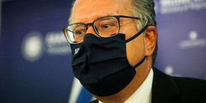 κουμουτσακος μασκα με ελληνικη σημαια 