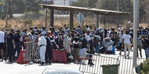 Περισσότεροι από 3.000 μετανάστες έχουν μεταφερθεί στο Καρά Τεπέ