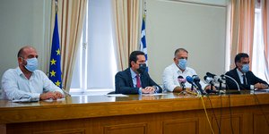 Συνέντευξη Μηταράκη-Θοδωρικάκου-Αρκουμανέα από τη Λέσβο για τη φωτιά στη Μόρια