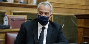 Ο Μάκης Βορίδης με μάσκα στη Βουλή