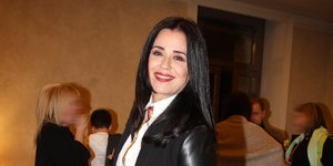 Η Μαρία Τζομπανάκη με μαύρο παντελόνι
