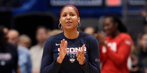 Η Μάγια Μουρ