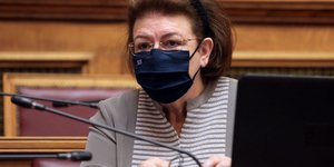 λινα μενδωνη μπλε μασκα