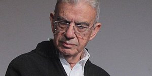 Μένης Κουμανταρέας