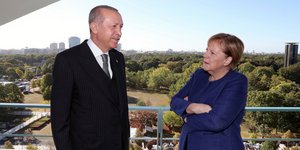 Ρετζέπ Ταγίπ Ερντογάν και Ανγκελα Μέρκελ σε μπαλκόνι