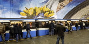 μετρο με γκραφιτι 