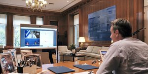 Ο Κυριάκος Μητσοτάκης σε τηλεδιάσκεψη