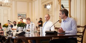 Σύσκεψη στο Μαξίμου για τον κορωνοϊό υπό τον Κυρ. Μητσοτάκη