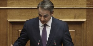 Ο Κυριάκος Μητσοτάκης στην ομιλία του στη Βουλή για τον κορωνοϊό