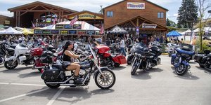 Μοτοσικλετιστές στη Νότια Ντακότα