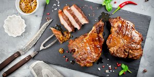 Χοιρινές μπριζόλες ψημένες στο φούρνο