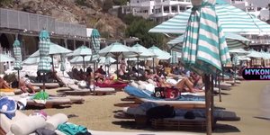 Κόσμος στο Nammos της Μυκόνου