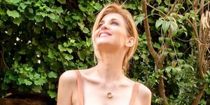 Η Νίκη Κάρτσωνα με φόρεμα