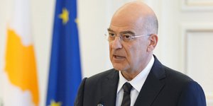 νικος δενδιας πισω σημαιες 