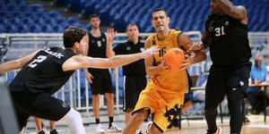 Ο Νίκος Ζήσης στο φιλικό ΑΕΚ-ΠΑΟΚ