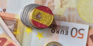 Νομίσματα του ευρώ με σημαία της Ισπανίας