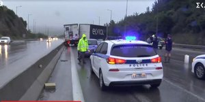 Θεσσαλονίκη: Καραμπόλα στο Δερβένι -«Δίπλωσε» νταλίκα