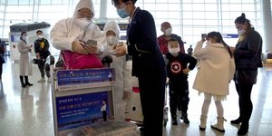 Έλεγχοι για τον κορωνοϊό στο αεροδρόμιο της Ουχάν στην Κίνα