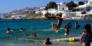 παιδια κανουν βουτιες