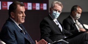 Ο ΥΠΑΜ σε συζήτηση