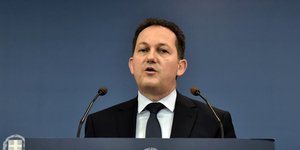 O Στέλιος Πέτσας στην καθιερωμένη συνέντευξη Τύπου